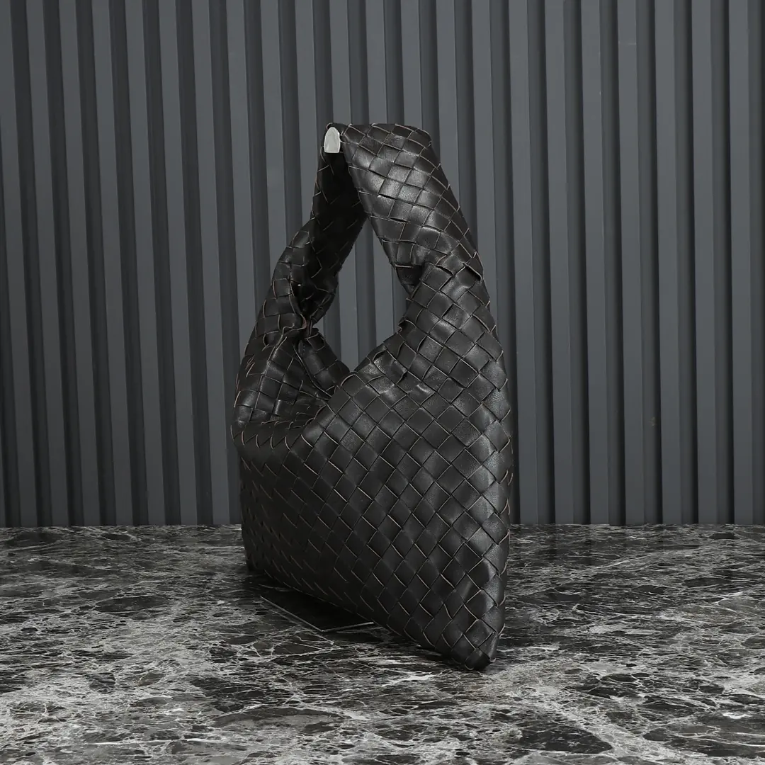 Bottega Veneta Style Leather Bag Lookbook Reference image 2