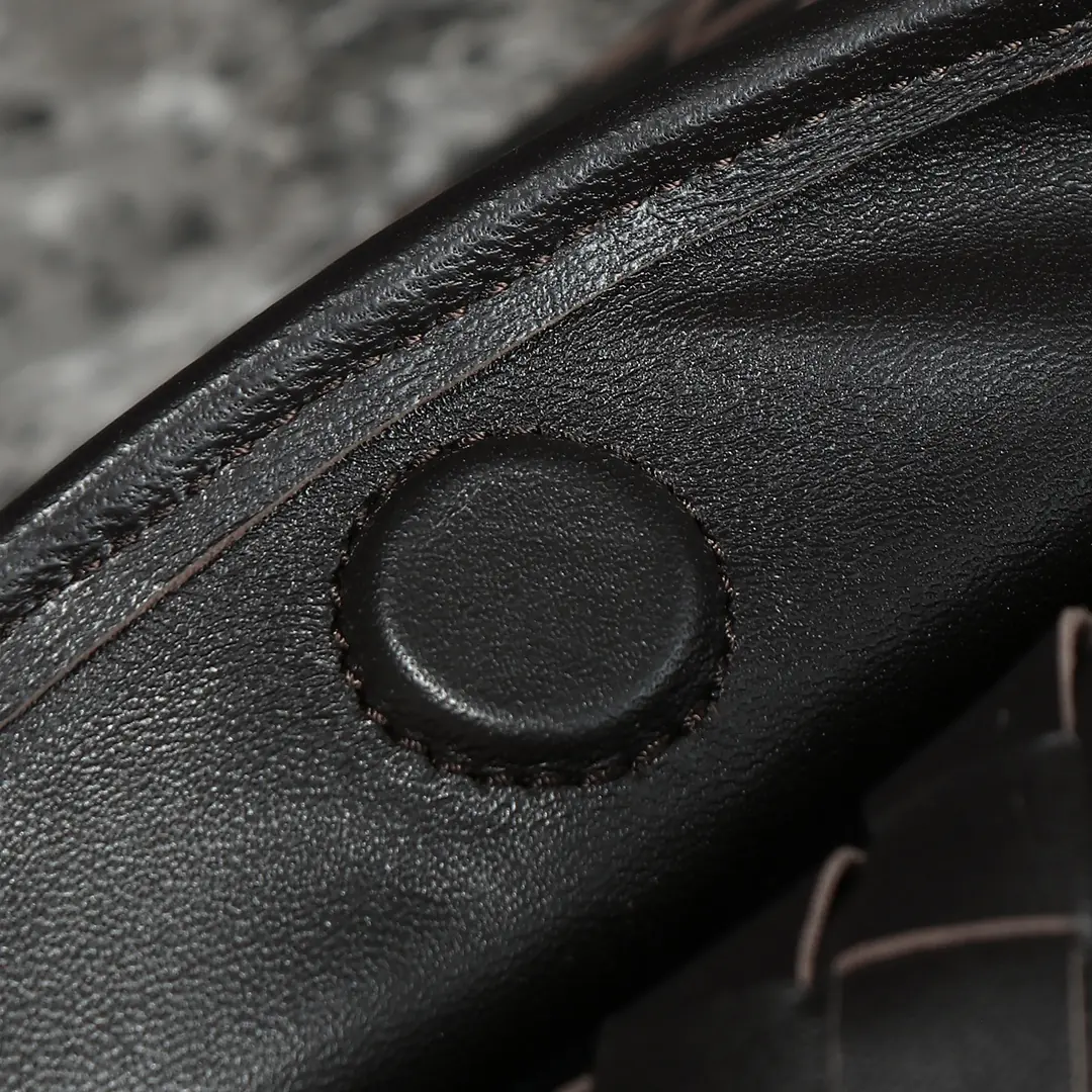 Bottega Veneta Style Leather Bag Lookbook Reference image 6