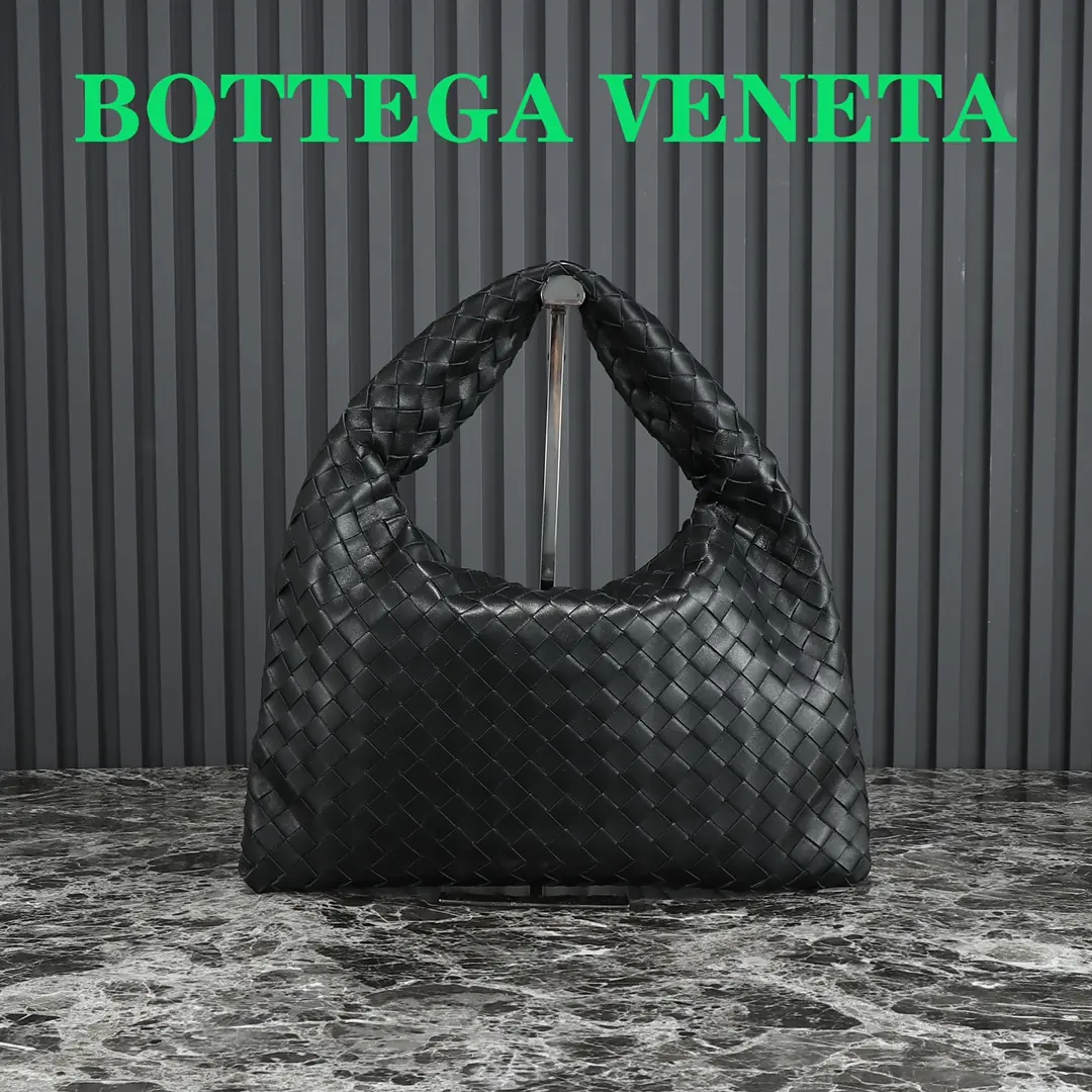 Bottega Veneta Style Leather Bag Lookbook Reference image 1