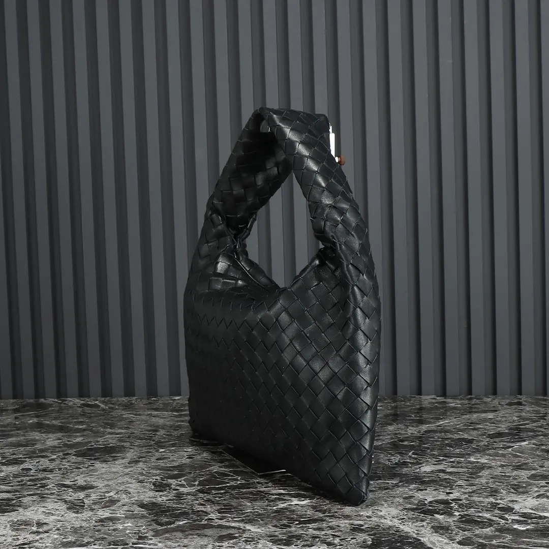 Bottega Veneta Style Leather Bag Lookbook Reference image 2