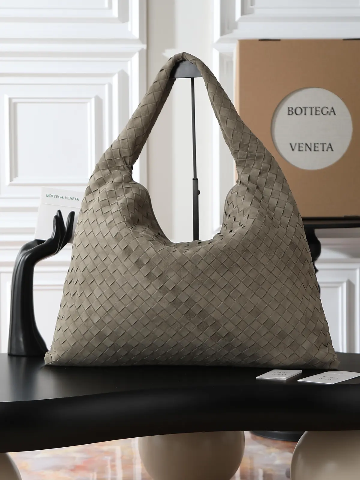 Bottega Veneta Style Leather Bag Lookbook Reference image 3