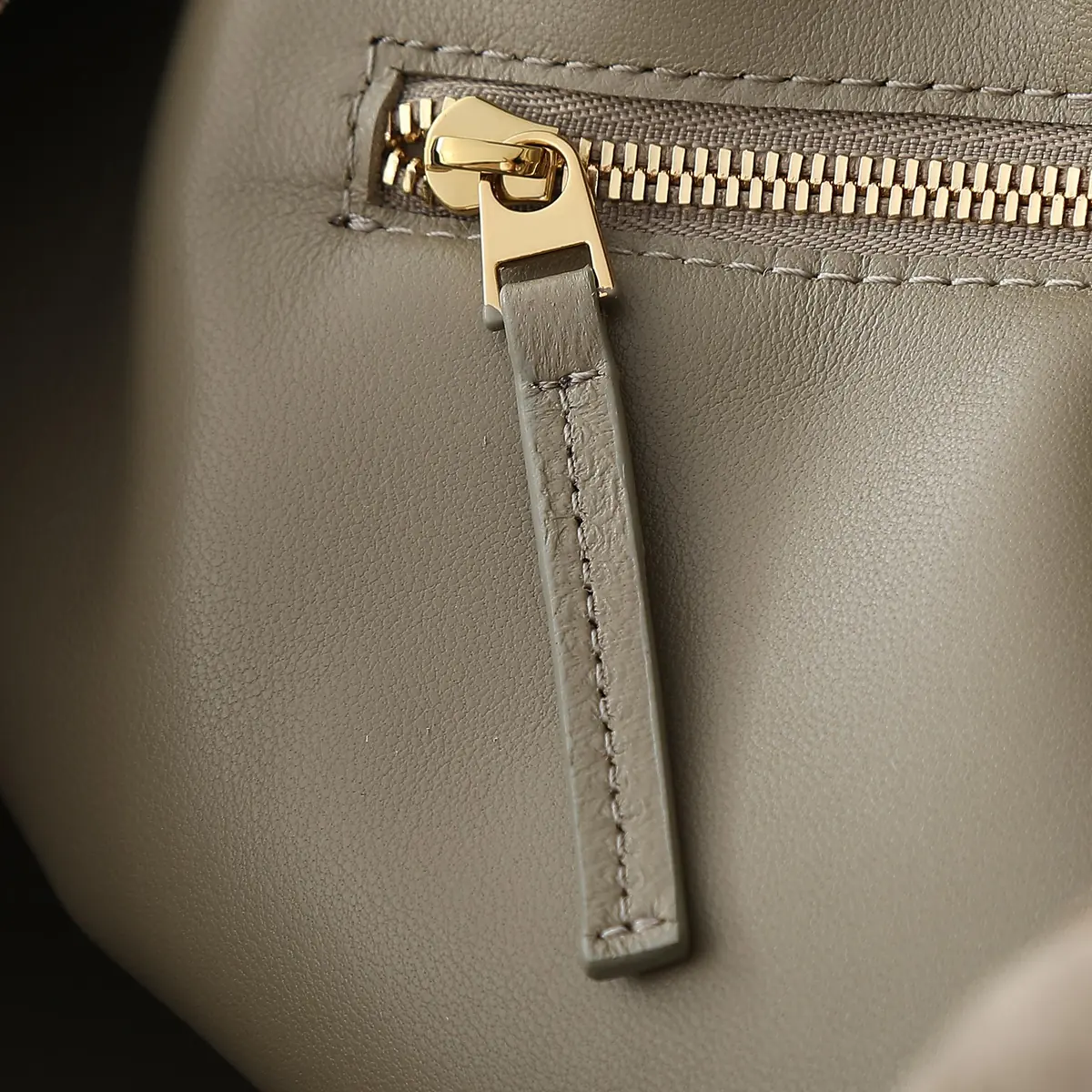 Bottega Veneta Style Leather Bag Lookbook Reference image 6