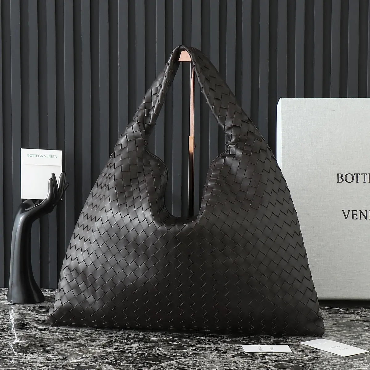 Bottega Veneta Style Leather Bag Lookbook Reference image 3