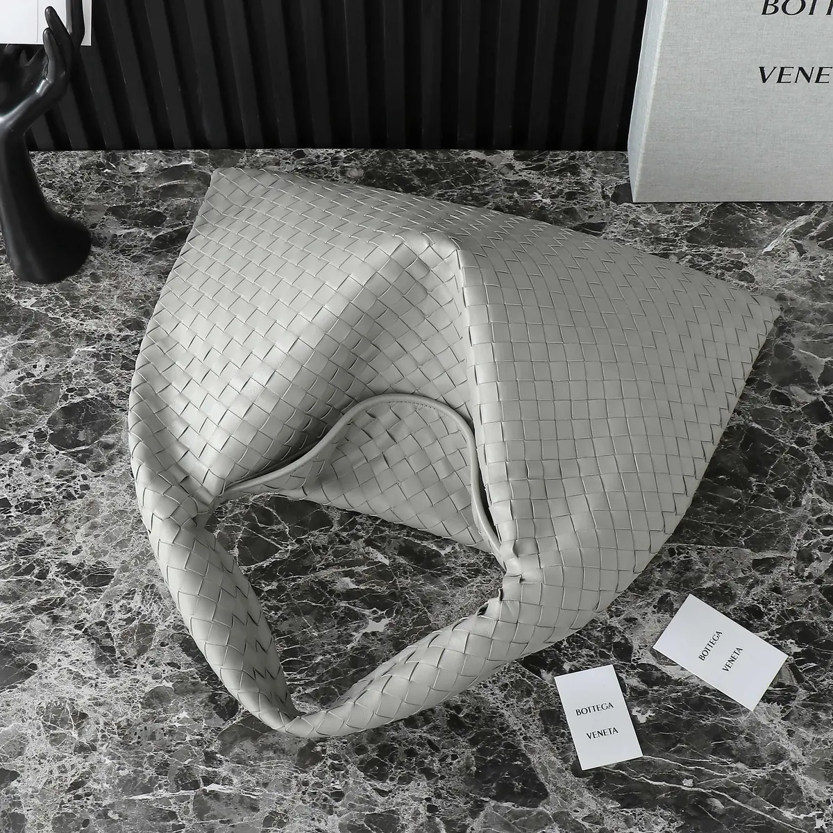 Bottega Veneta Style Leather Bag Lookbook Reference image 3