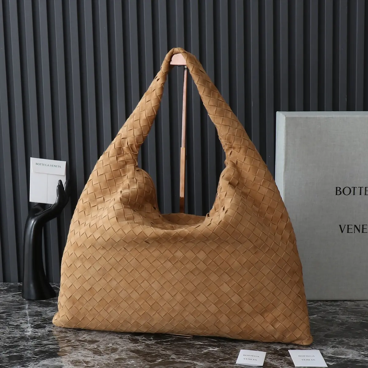 Bottega Veneta Style Leather Bag Lookbook Reference image 3