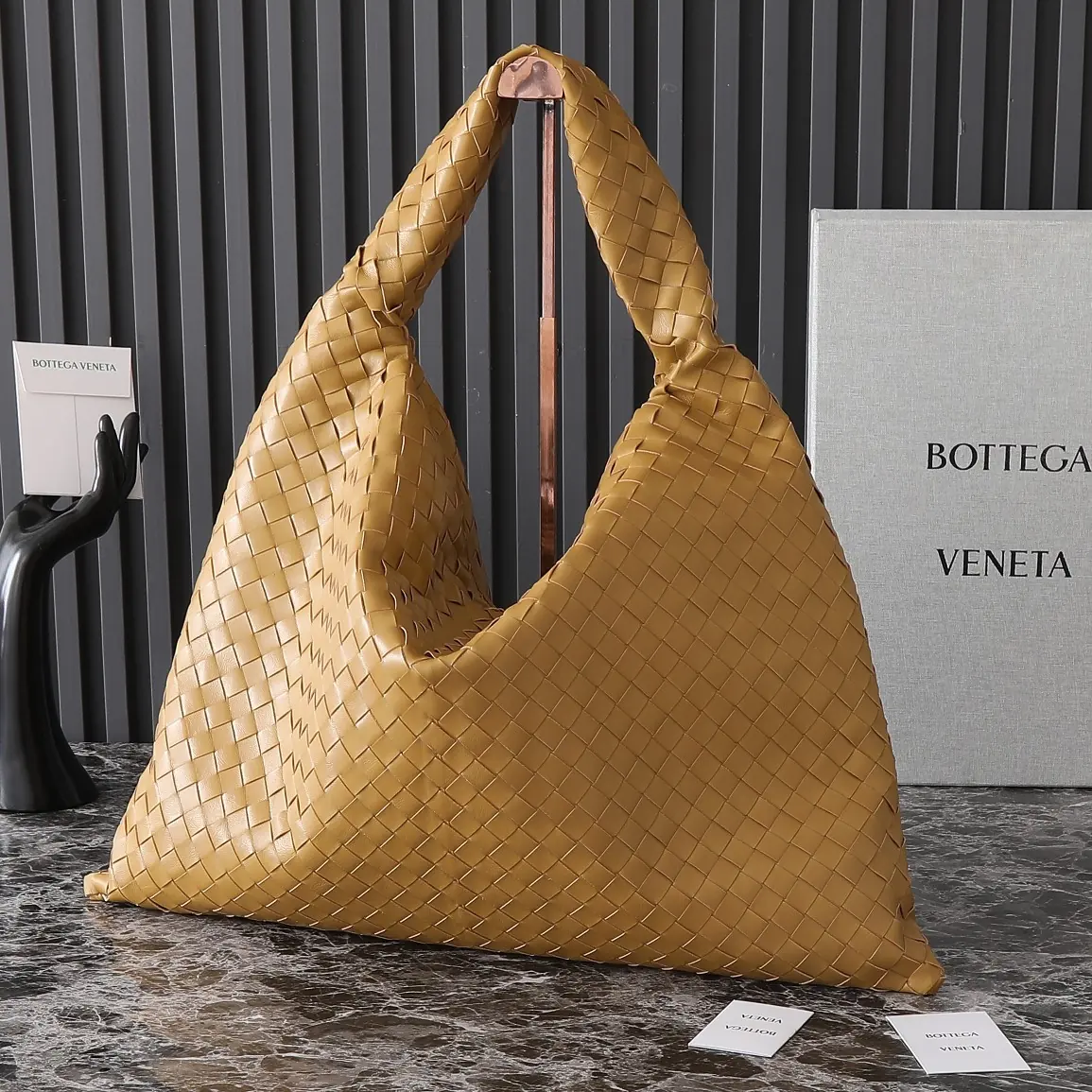 Bottega Veneta Style Leather Bag Lookbook Reference image 3