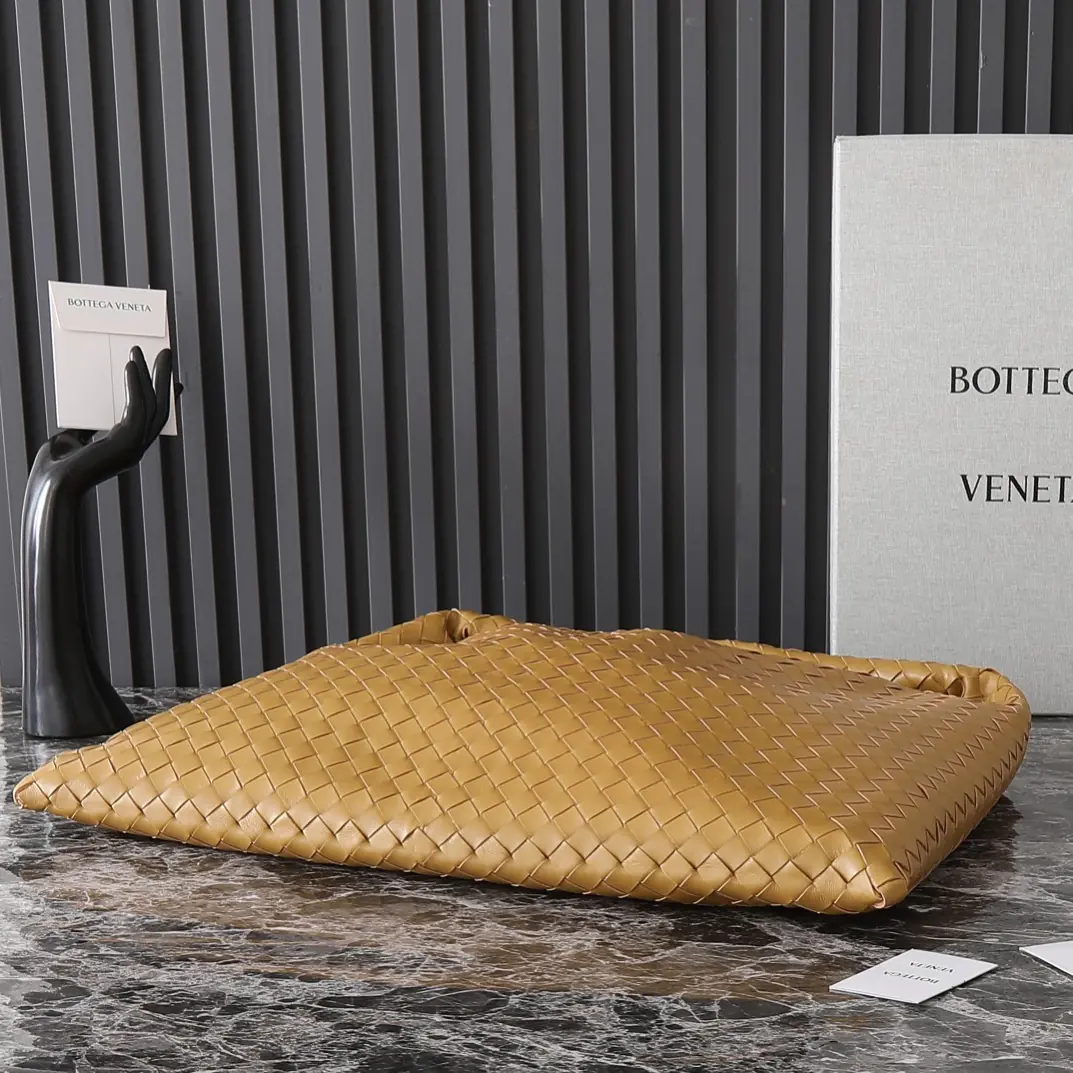 Bottega Veneta Style Leather Bag Lookbook Reference image 4