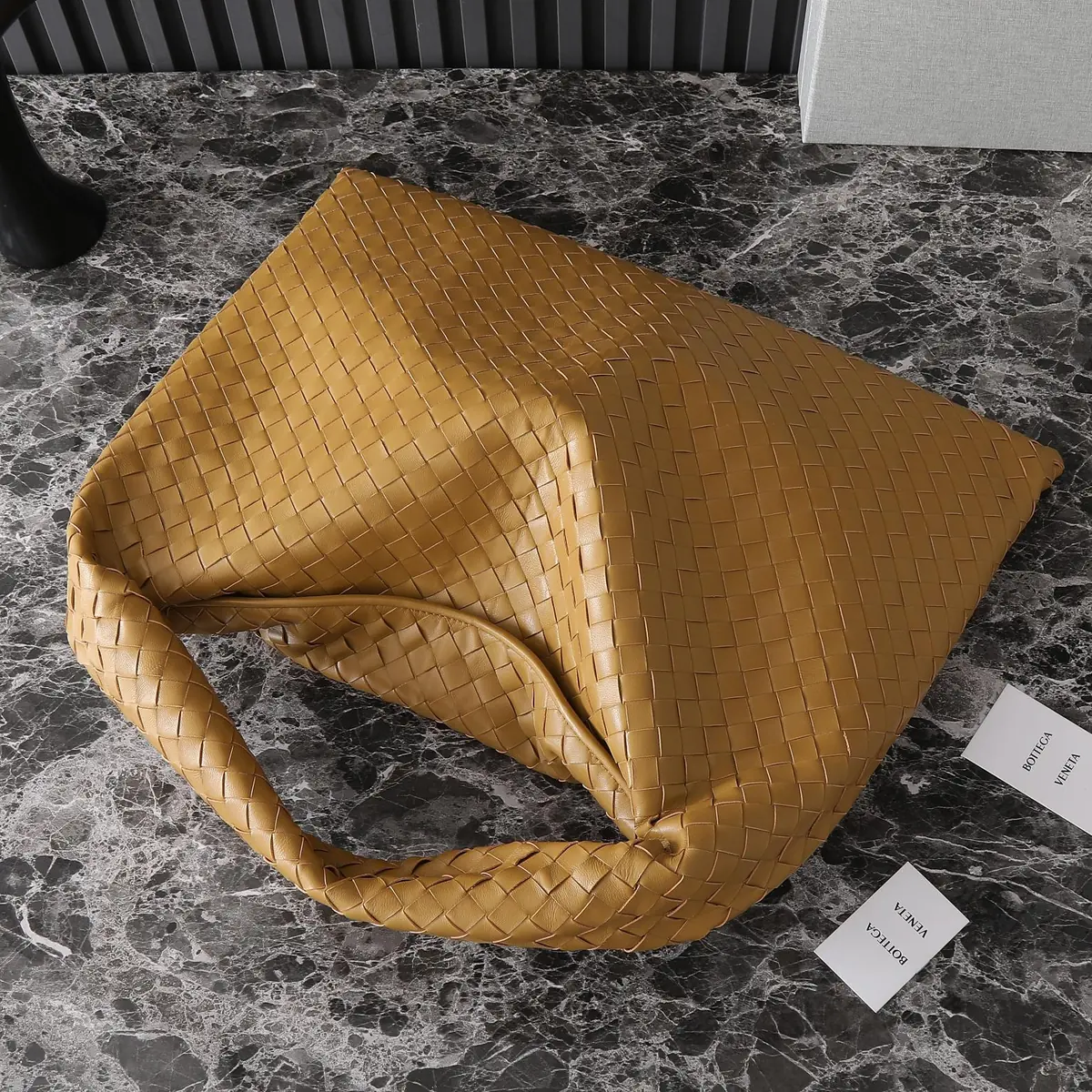 Bottega Veneta Style Leather Bag Lookbook Reference image 5