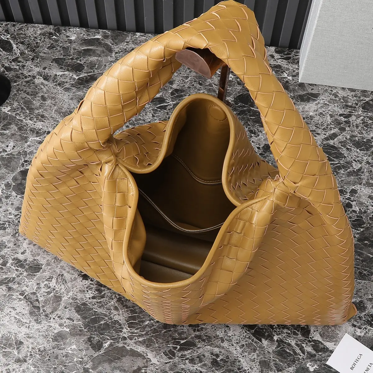 Bottega Veneta Style Leather Bag Lookbook Reference image 6