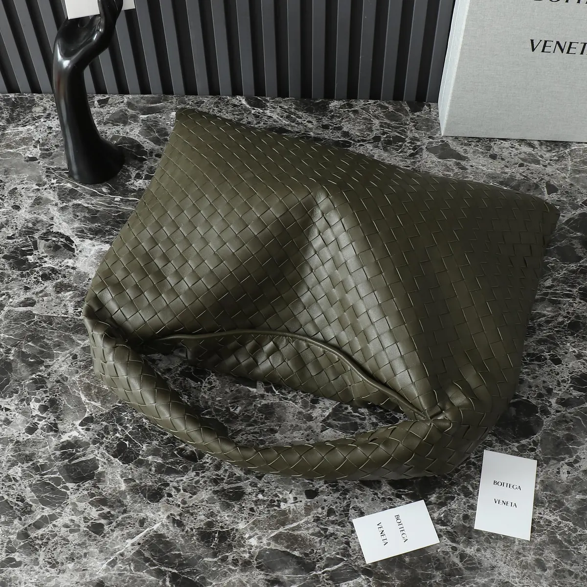 Bottega Veneta Style Leather Bag Lookbook Reference image 5