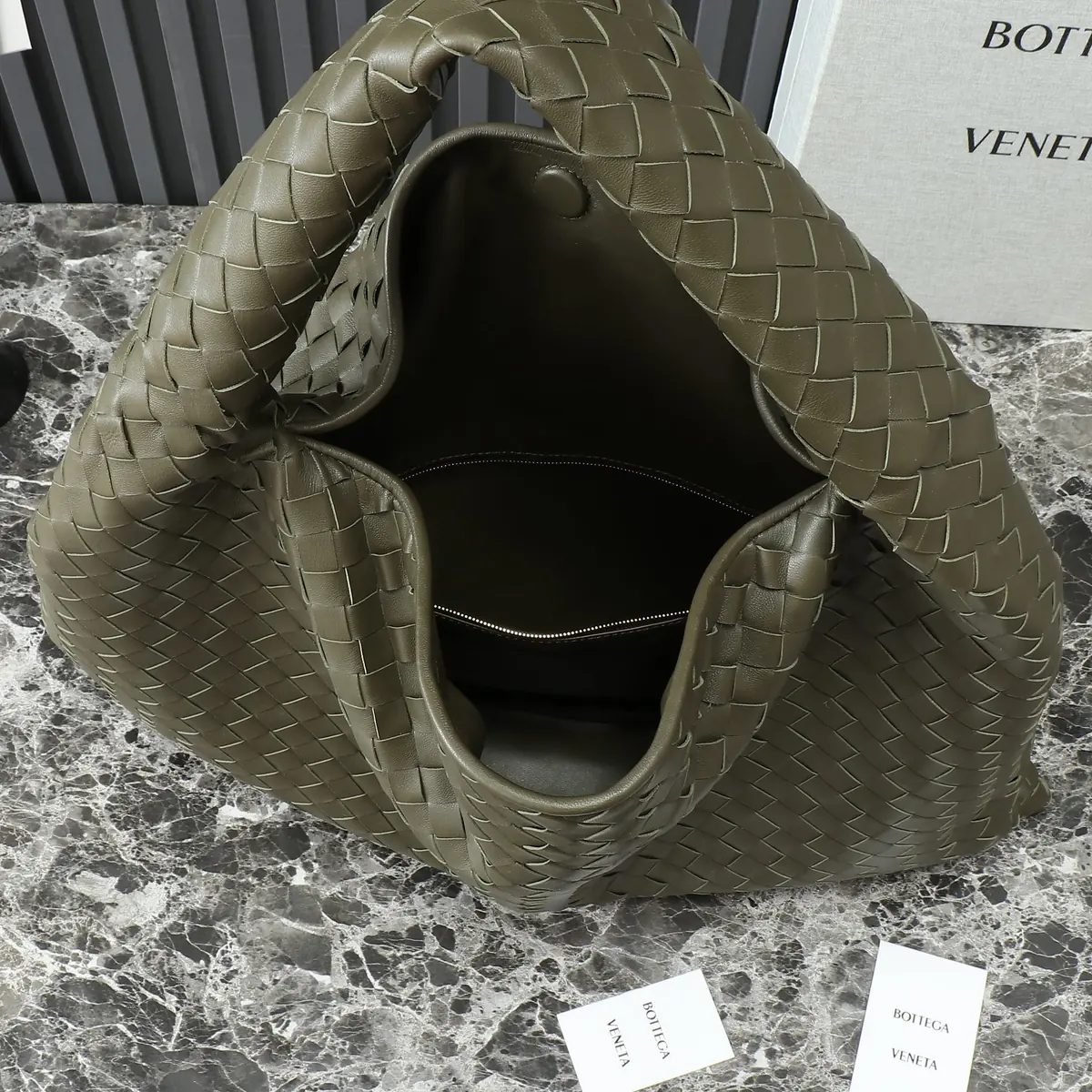 Bottega Veneta Style Leather Bag Lookbook Reference image 6
