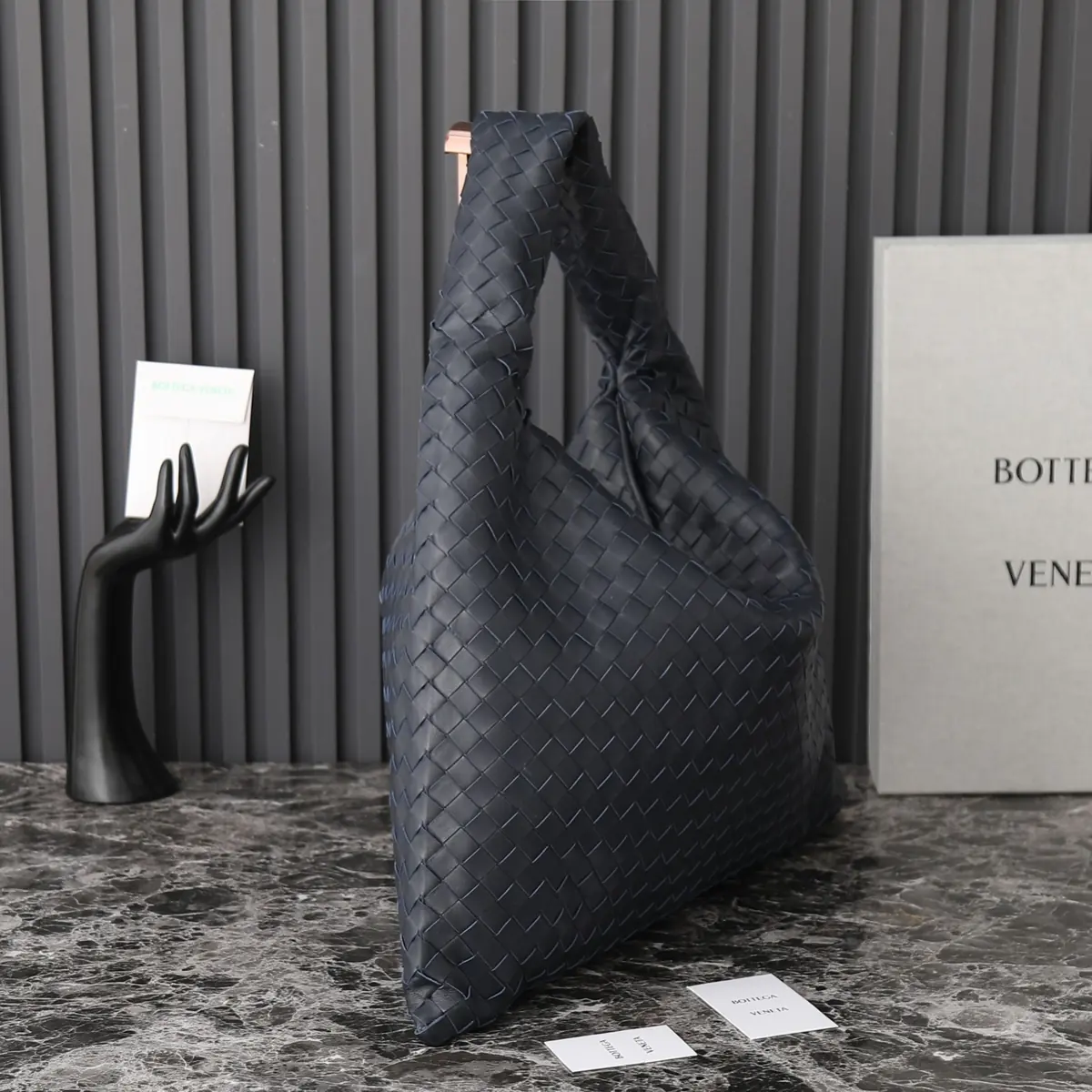 Bottega Veneta Style Leather Bag Lookbook Reference image 2