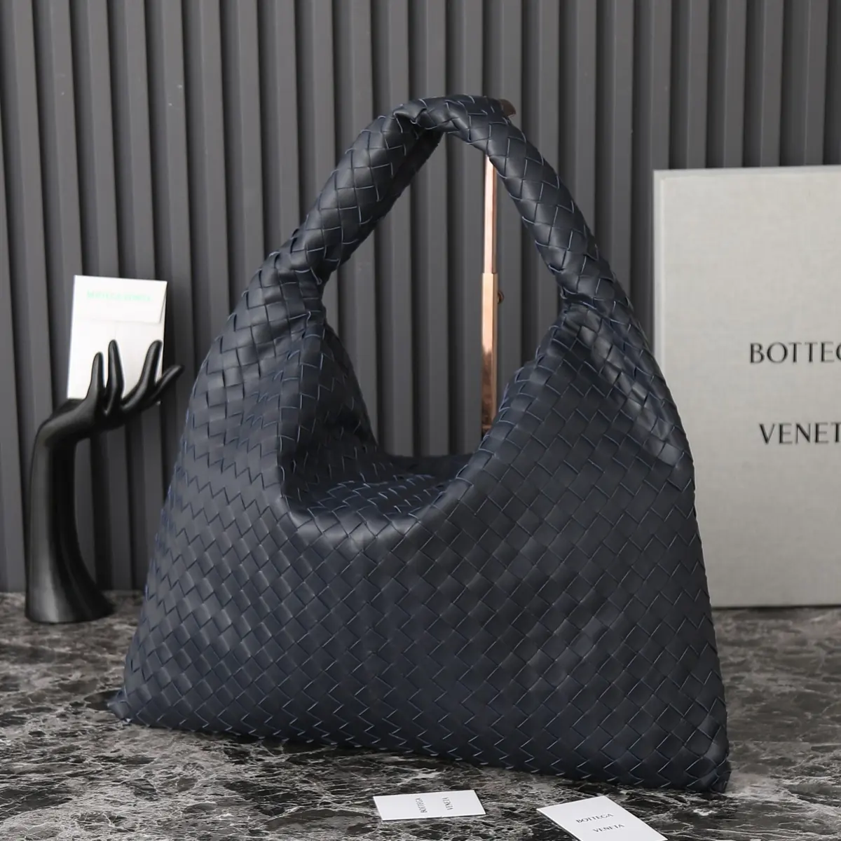 Bottega Veneta Style Leather Bag Lookbook Reference image 3