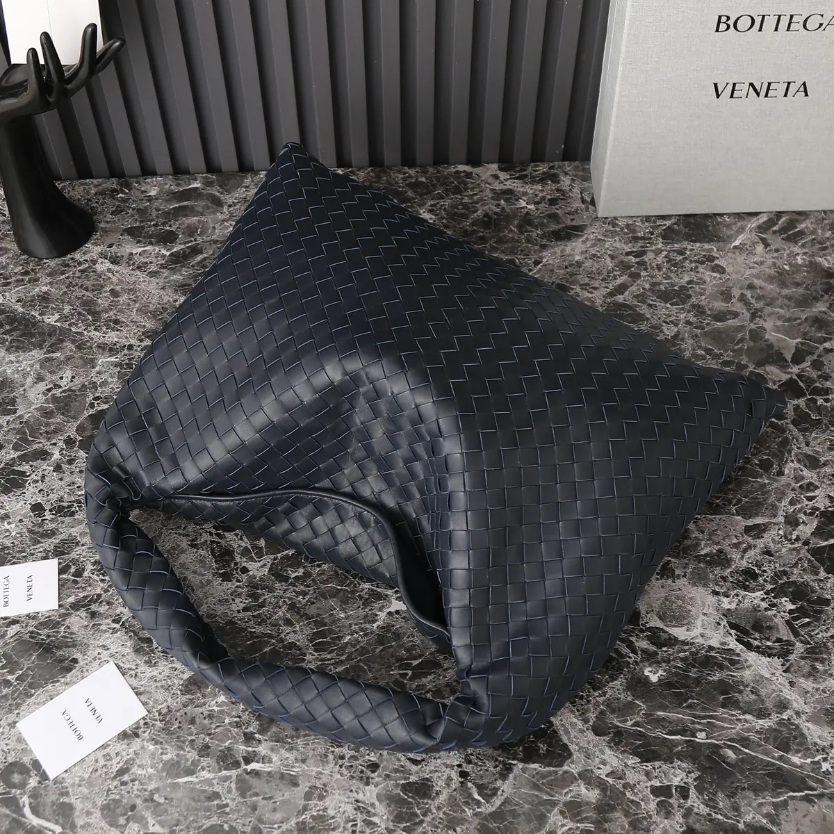 Bottega Veneta Style Leather Bag Lookbook Reference image 5