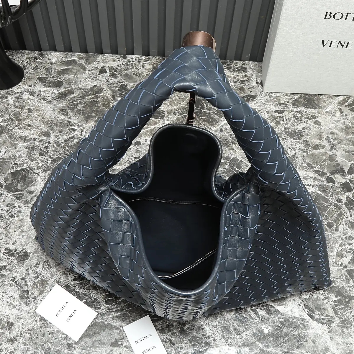 Bottega Veneta Style Leather Bag Lookbook Reference image 6