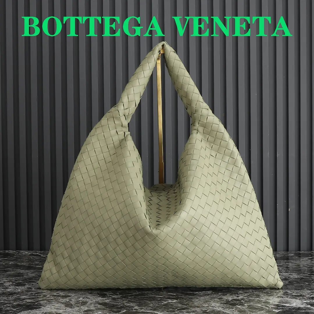 Bottega Veneta Style Leather Bag Lookbook Reference image 1
