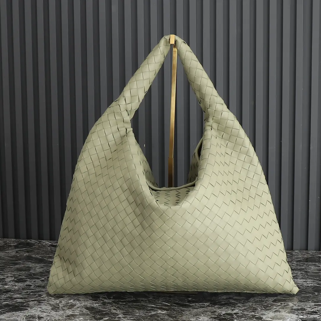 Bottega Veneta Style Leather Bag Lookbook Reference image 2