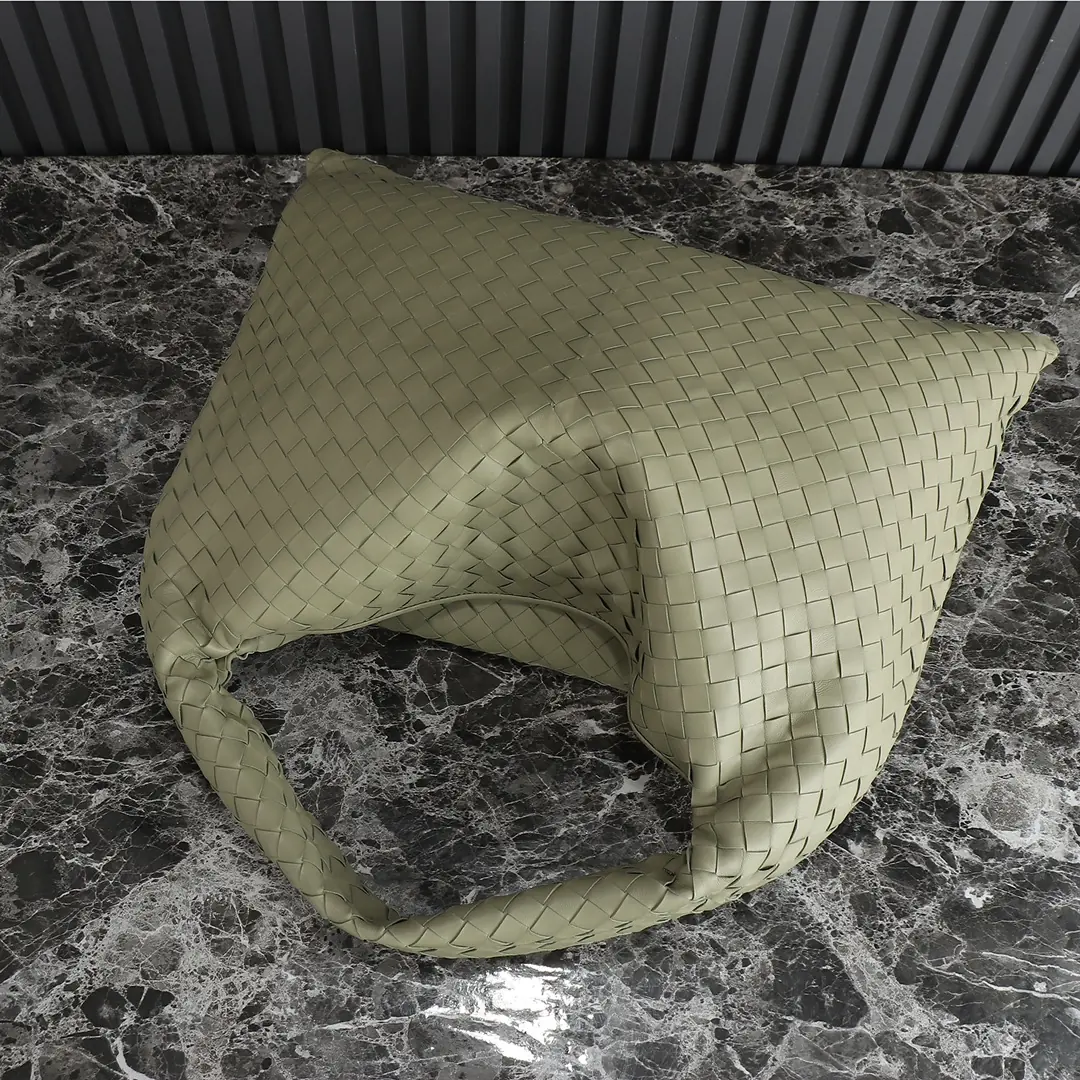 Bottega Veneta Style Leather Bag Lookbook Reference image 3