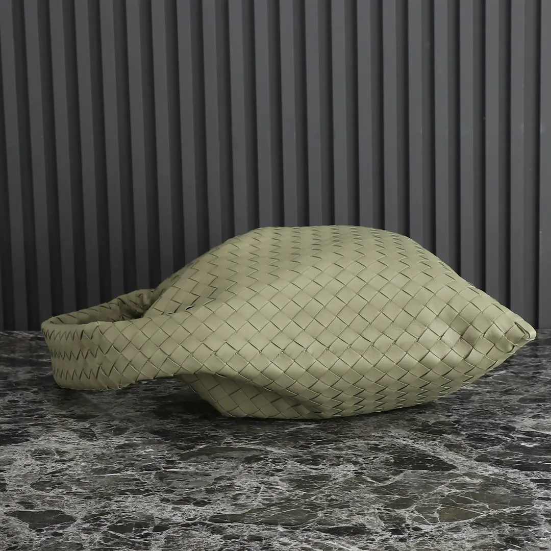 Bottega Veneta Style Leather Bag Lookbook Reference image 4