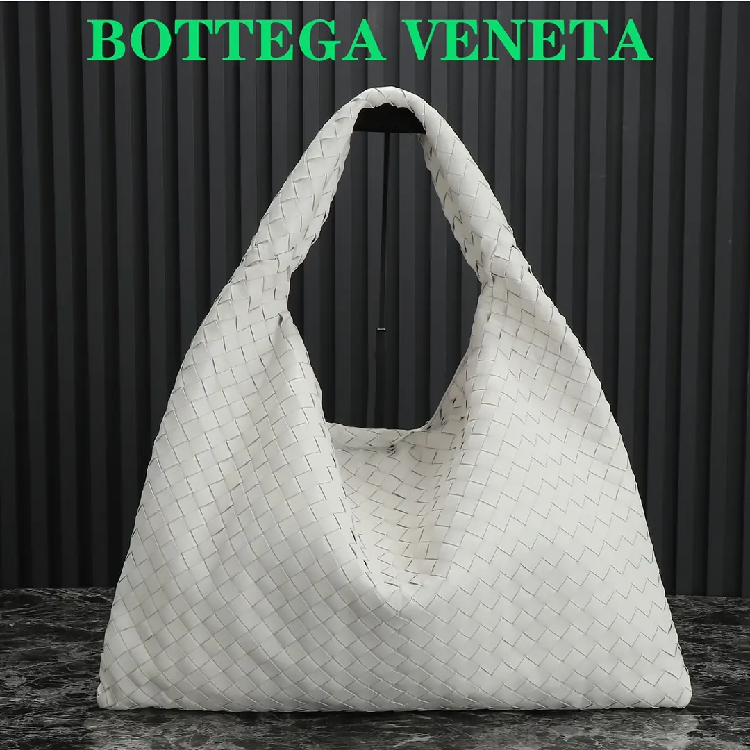 Bottega Veneta Style Leather Bag Lookbook Reference image 1