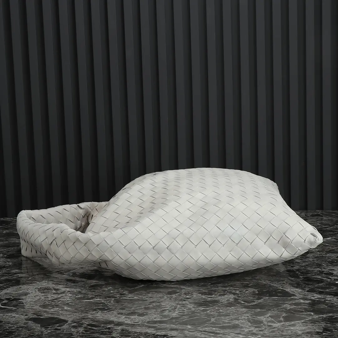 Bottega Veneta Style Leather Bag Lookbook Reference image 2