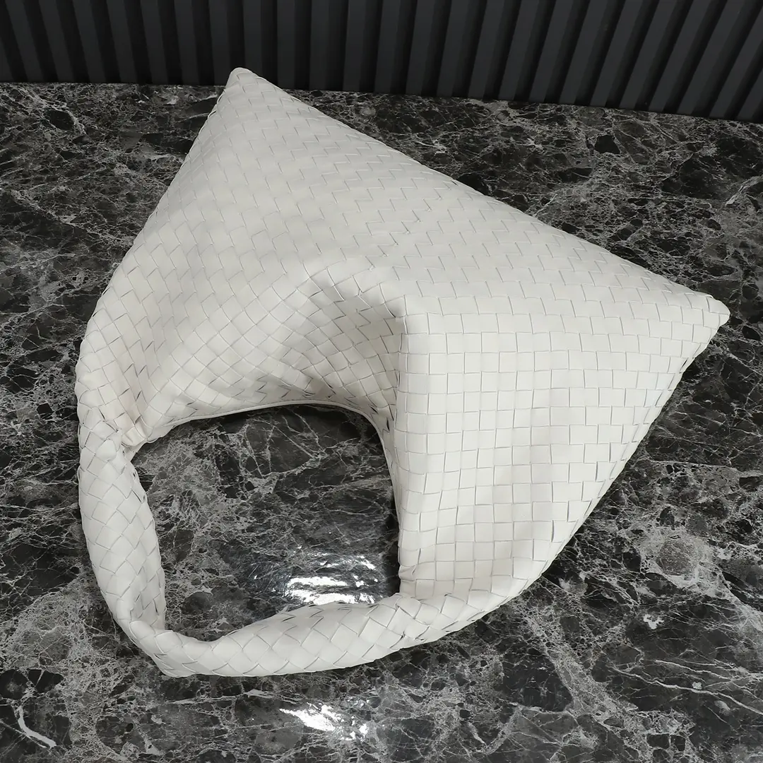 Bottega Veneta Style Leather Bag Lookbook Reference image 4
