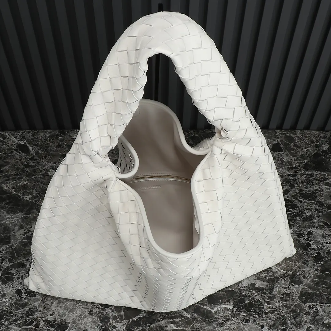 Bottega Veneta Style Leather Bag Lookbook Reference image 5