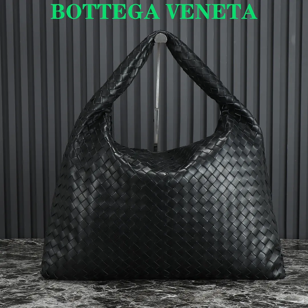 Bottega Veneta Style Leather Bag Lookbook Reference image 1
