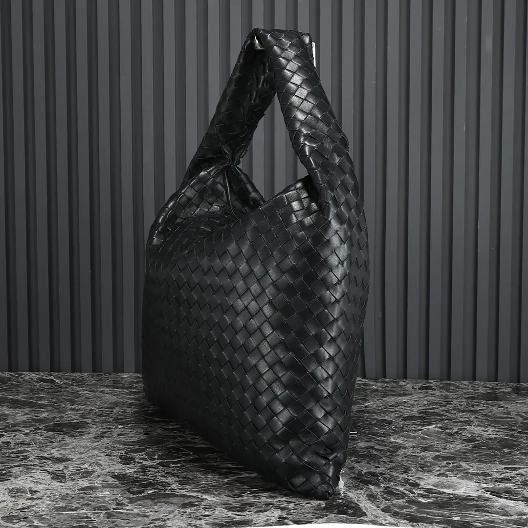 Bottega Veneta Style Leather Bag Lookbook Reference image 2