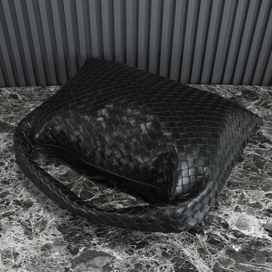 Bottega Veneta Style Leather Bag Lookbook Reference image 3