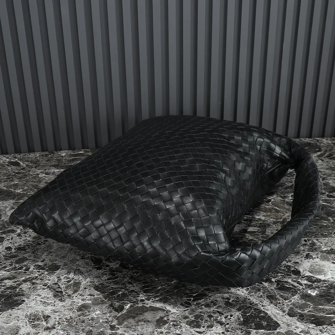 Bottega Veneta Style Leather Bag Lookbook Reference image 4