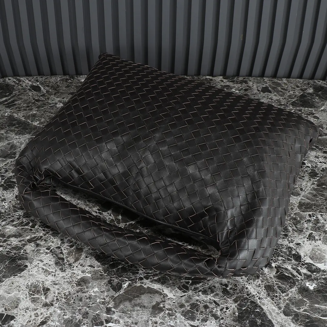 Bottega Veneta Style Leather Bag Lookbook Reference image 3