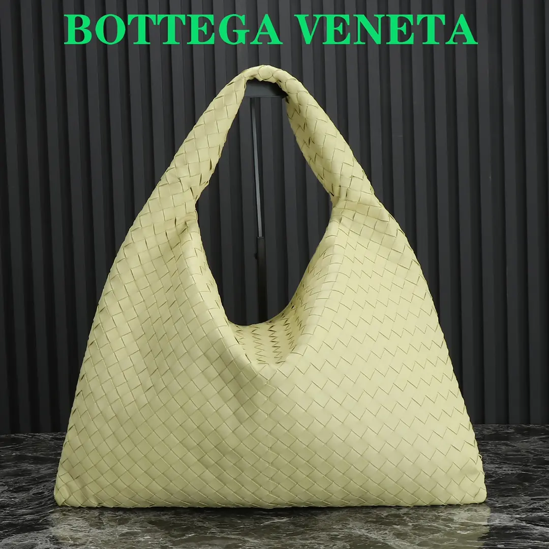 Bottega Veneta Style Leather Bag Lookbook Reference image 1
