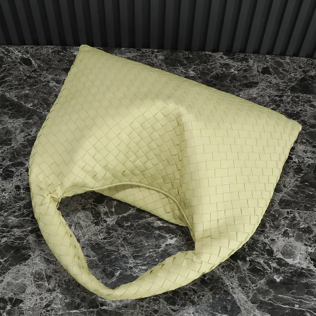 Bottega Veneta Style Leather Bag Lookbook Reference image 2
