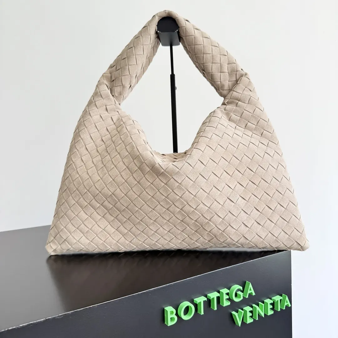 Bottega Veneta Style Leather Bag Lookbook Reference image 1