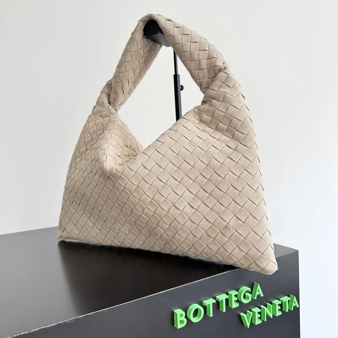 Bottega Veneta Style Leather Bag Lookbook Reference image 2