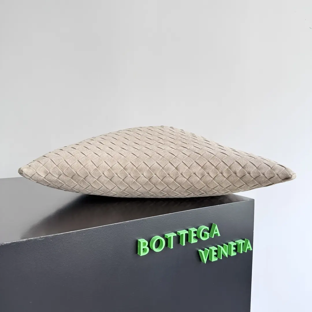 Bottega Veneta Style Leather Bag Lookbook Reference image 3