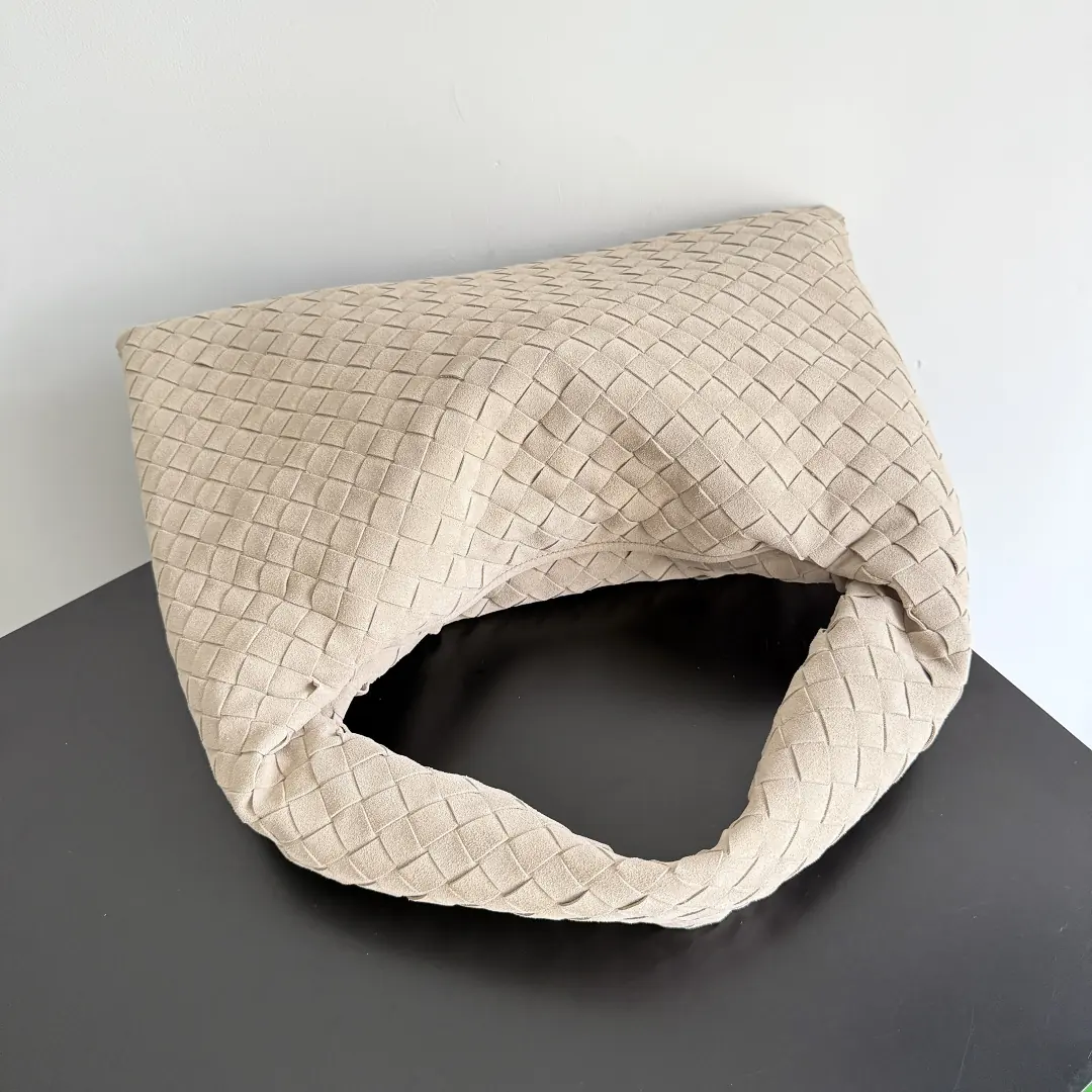 Bottega Veneta Style Leather Bag Lookbook Reference image 5