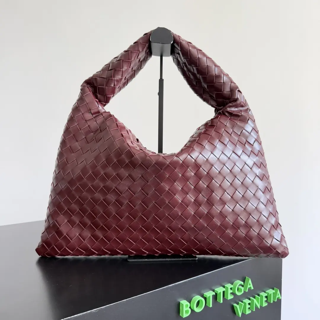 Bottega Veneta Style Leather Bag Lookbook Reference image 1