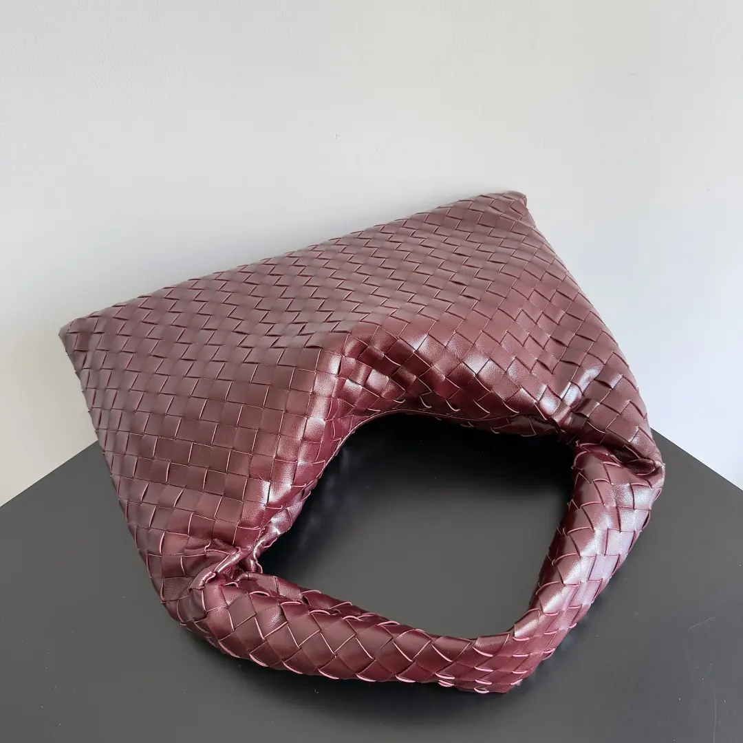 Bottega Veneta Style Leather Bag Lookbook Reference image 4