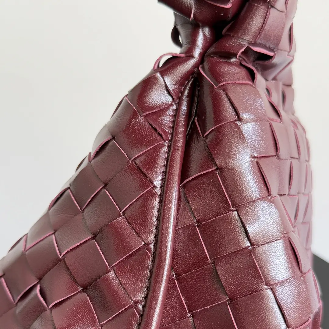 Bottega Veneta Style Leather Bag Lookbook Reference image 5
