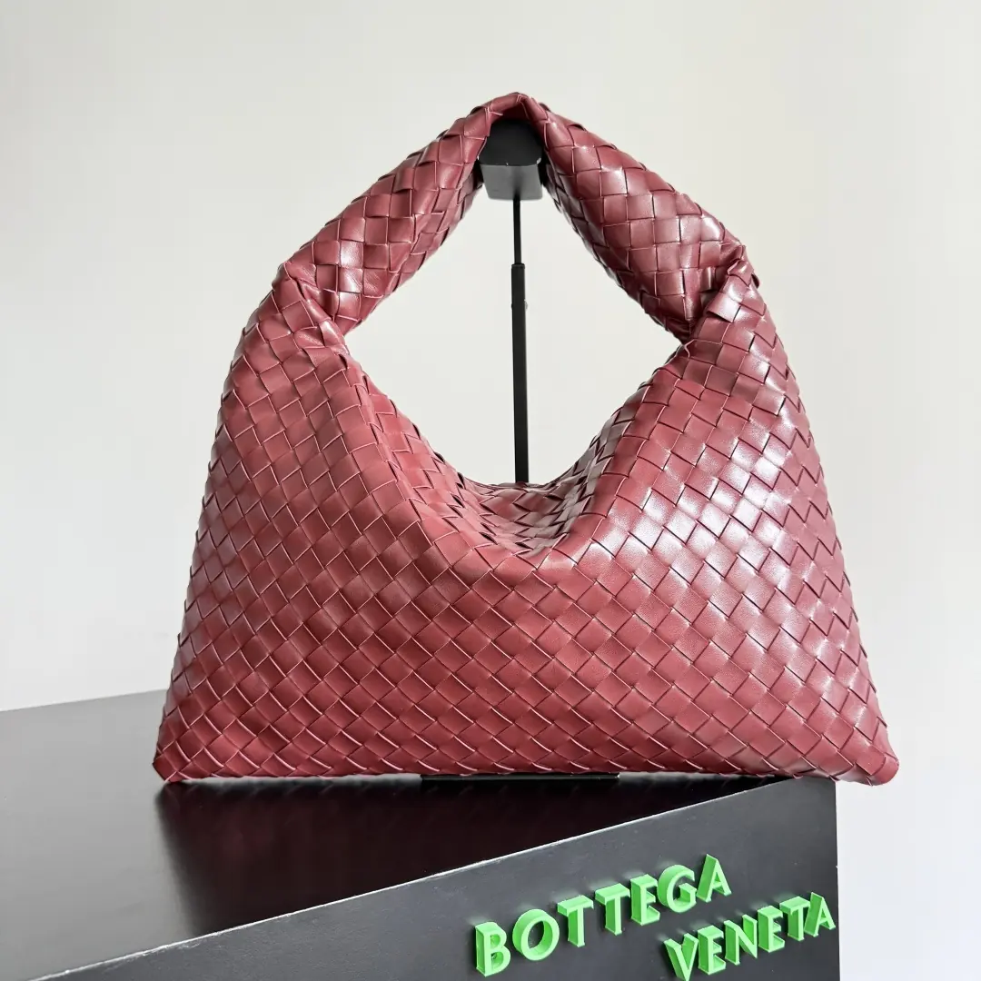 Bottega Veneta Style Leather Bag Lookbook Reference image 1