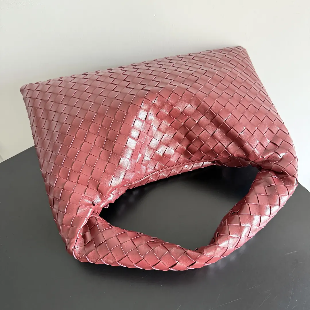 Bottega Veneta Style Leather Bag Lookbook Reference image 4