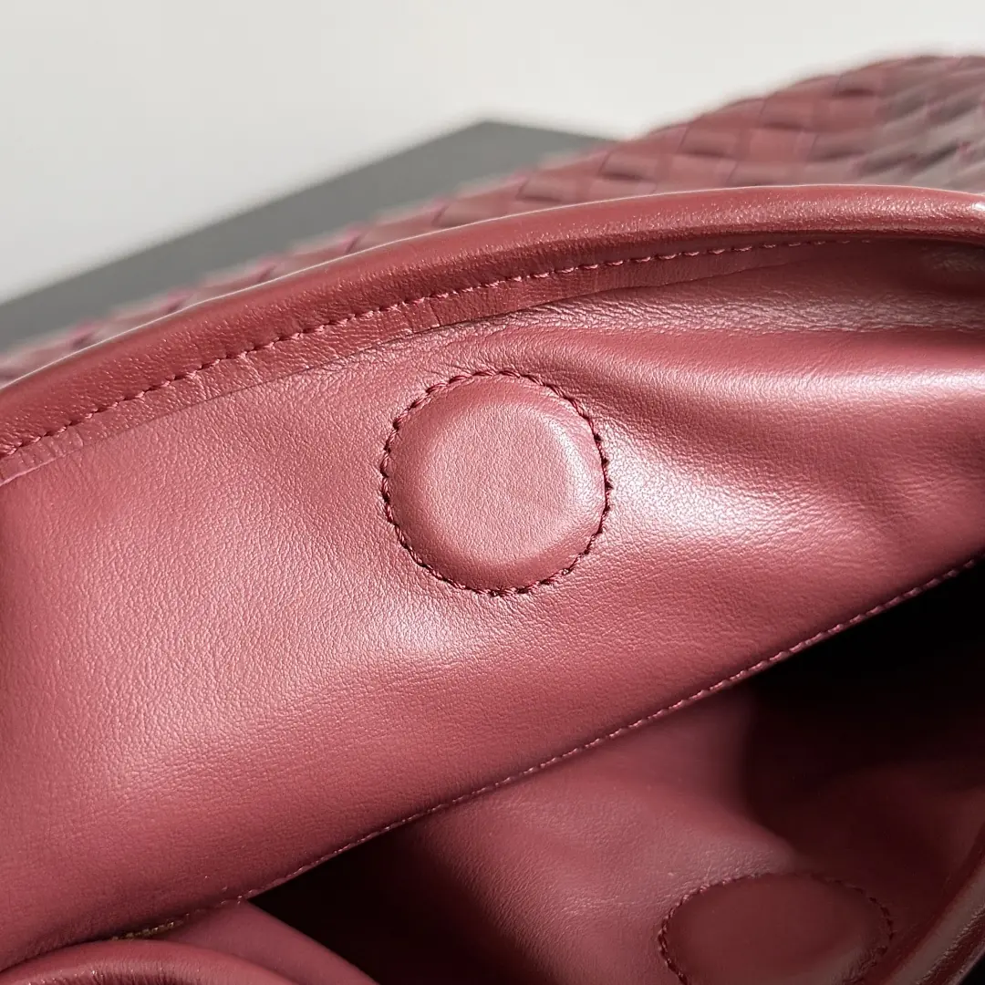 Bottega Veneta Style Leather Bag Lookbook Reference image 6