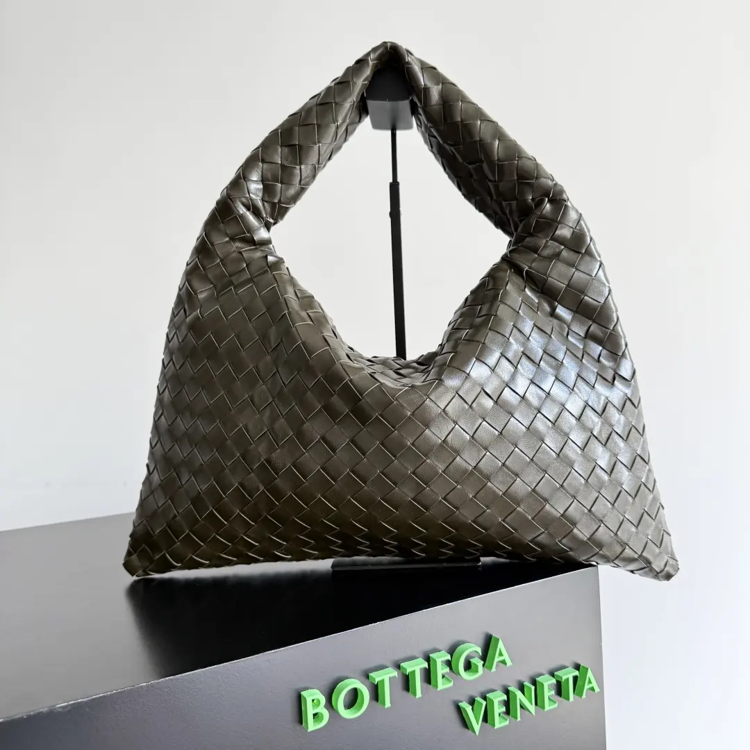 Bottega Veneta Style Leather Bag Lookbook Reference image 1