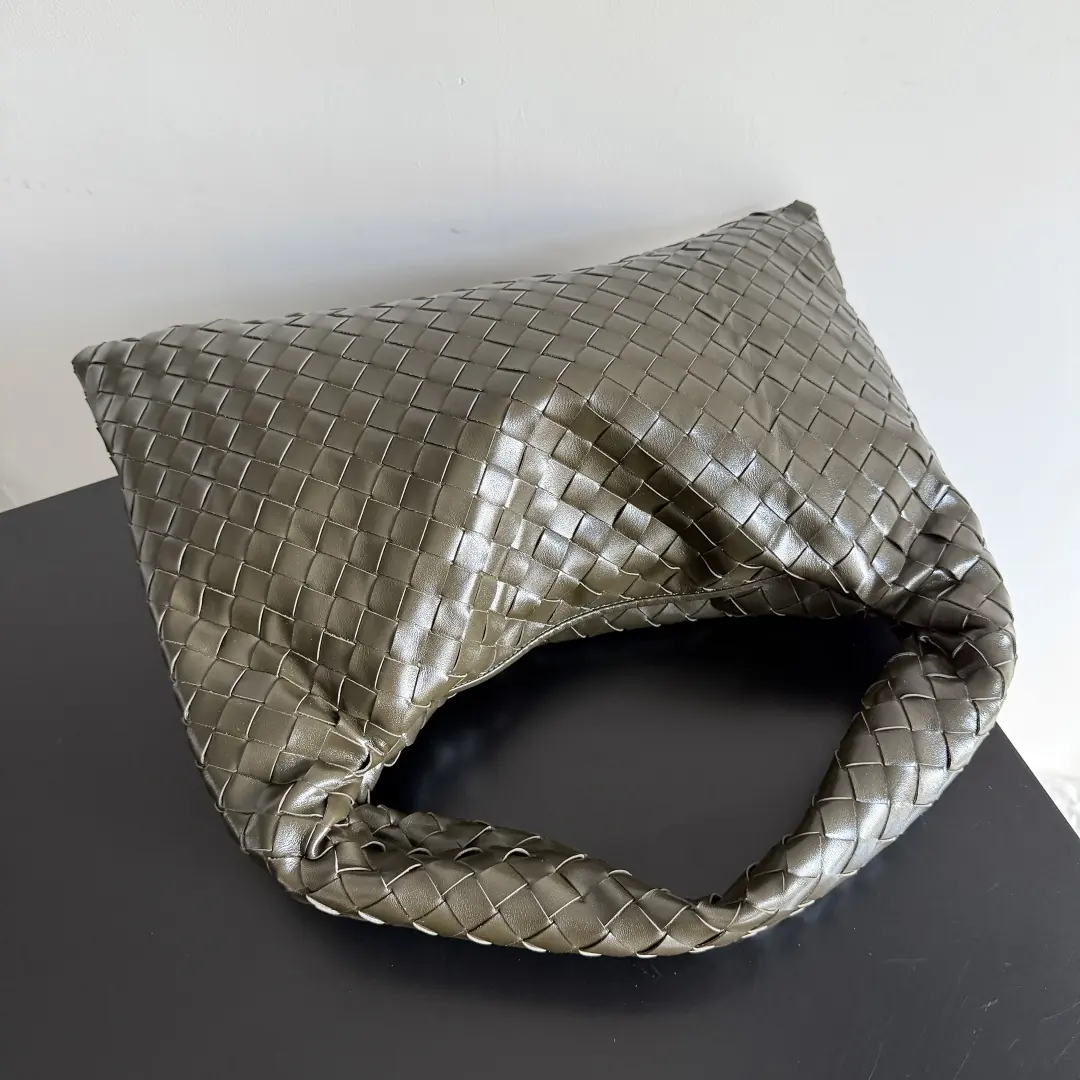 Bottega Veneta Style Leather Bag Lookbook Reference image 4