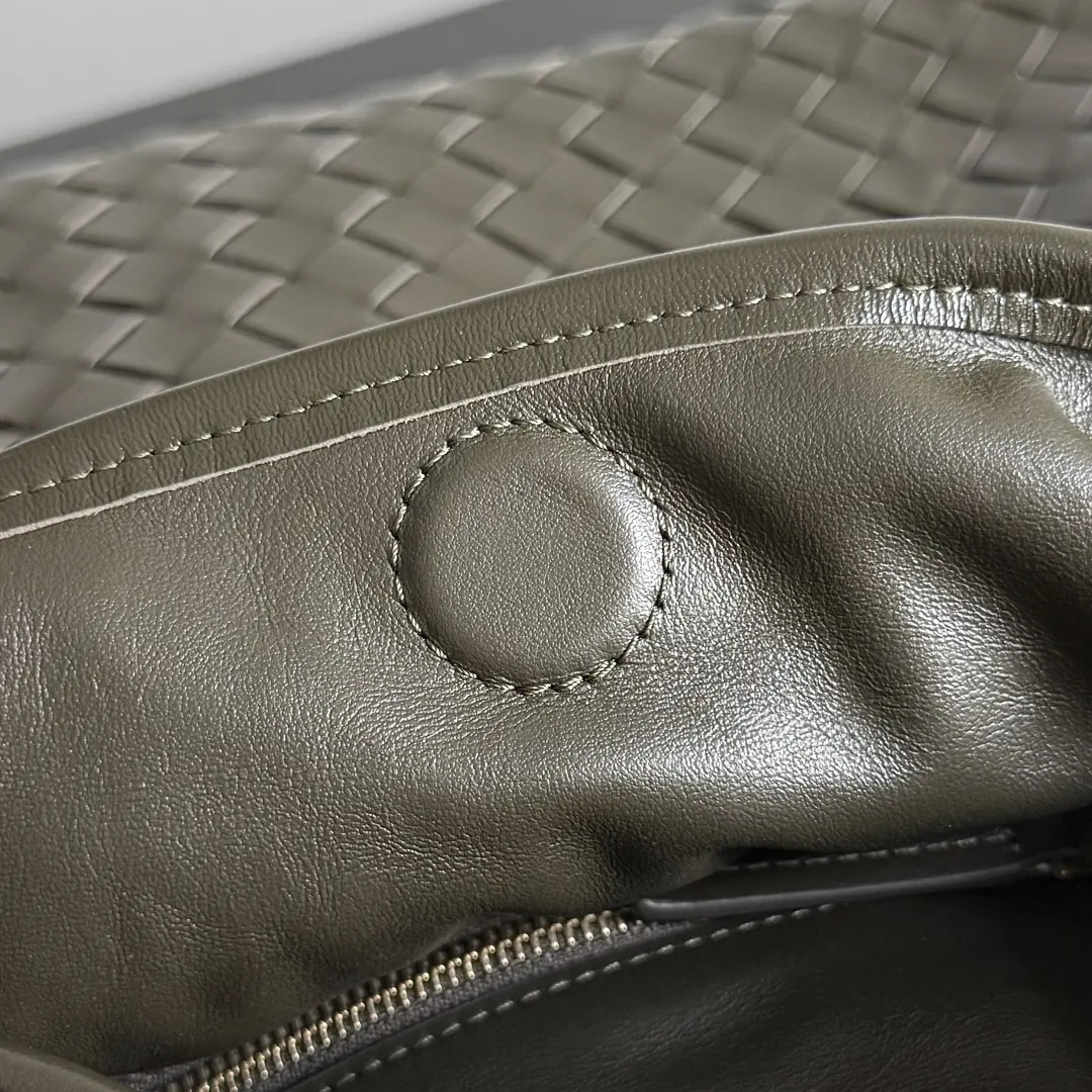 Bottega Veneta Style Leather Bag Lookbook Reference image 6