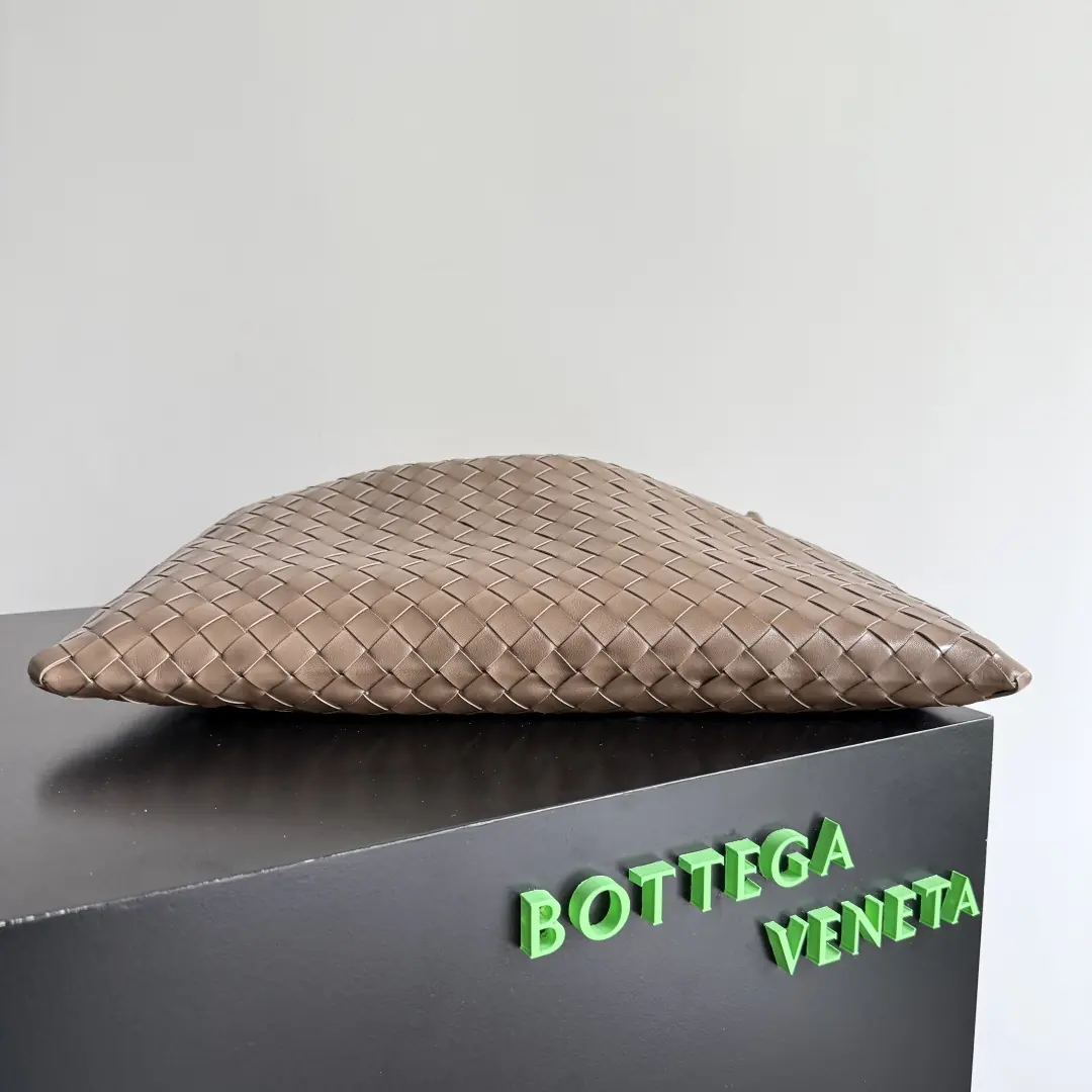 Bottega Veneta Style Leather Bag Lookbook Reference image 3