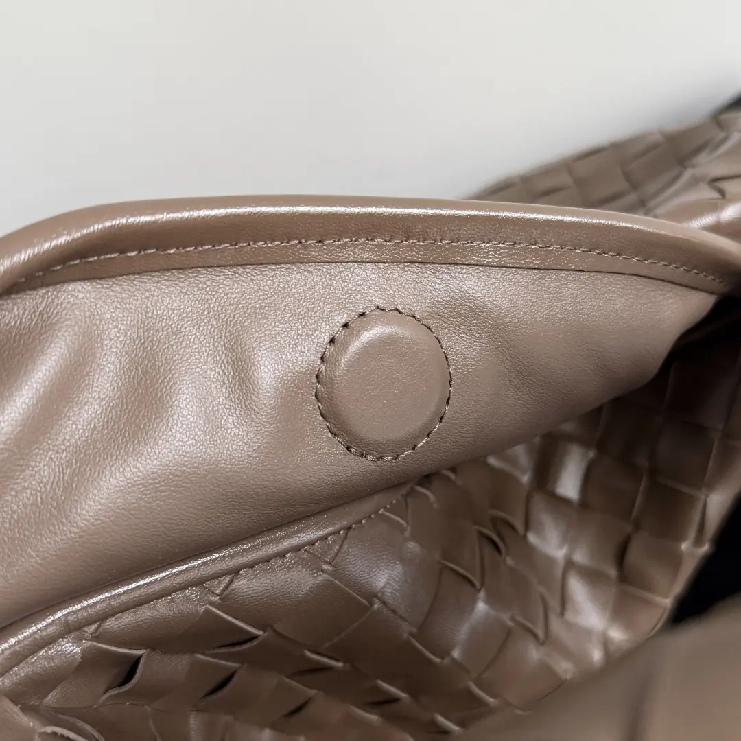 Bottega Veneta Style Leather Bag Lookbook Reference image 6