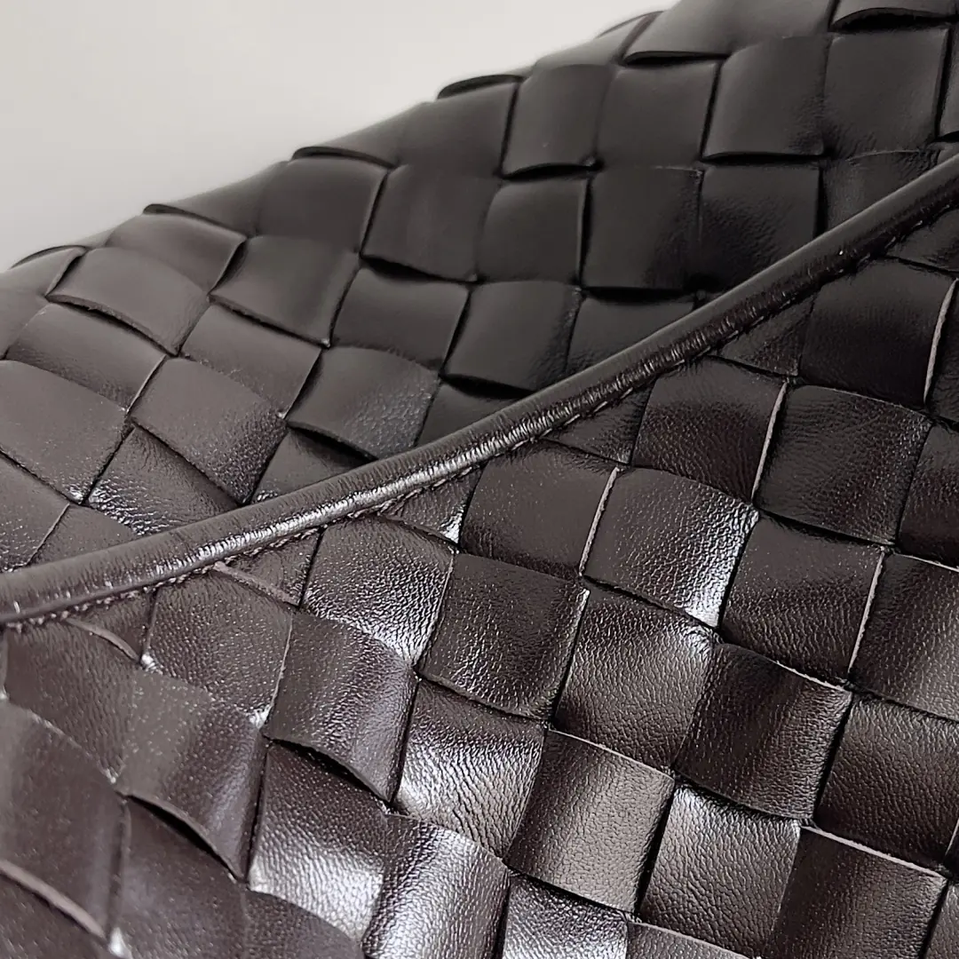 Bottega Veneta Style Leather Bag Lookbook Reference image 4
